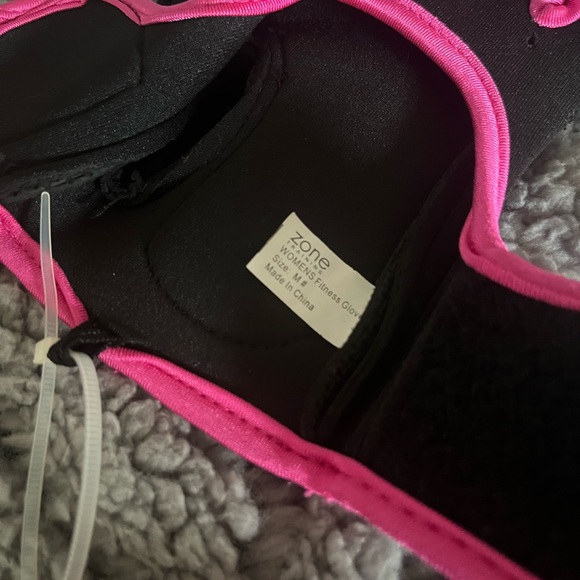 Zone Fitness Size M lifting gloves - Picture 4 of 4